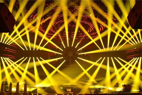 光彩鲜艳多色舞台灯光