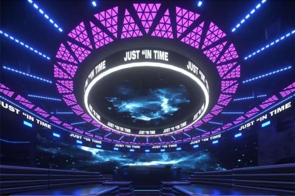 大型演唱会 霓虹灯光，多巴胺氛围