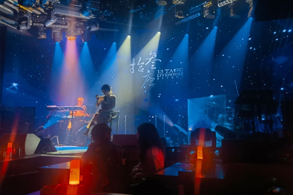 某某地方酒吧灯光案例