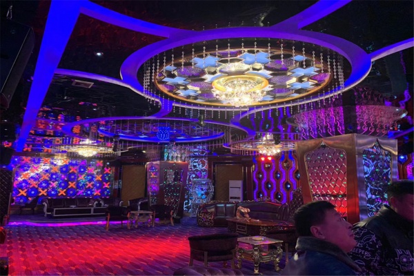 某某地方酒吧灯光案例